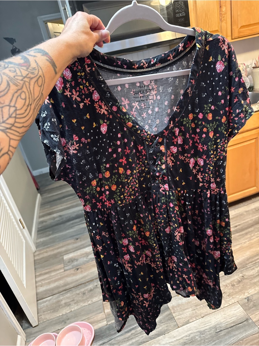 torrid Black Floral V-Neck Short Sleeve Tunic